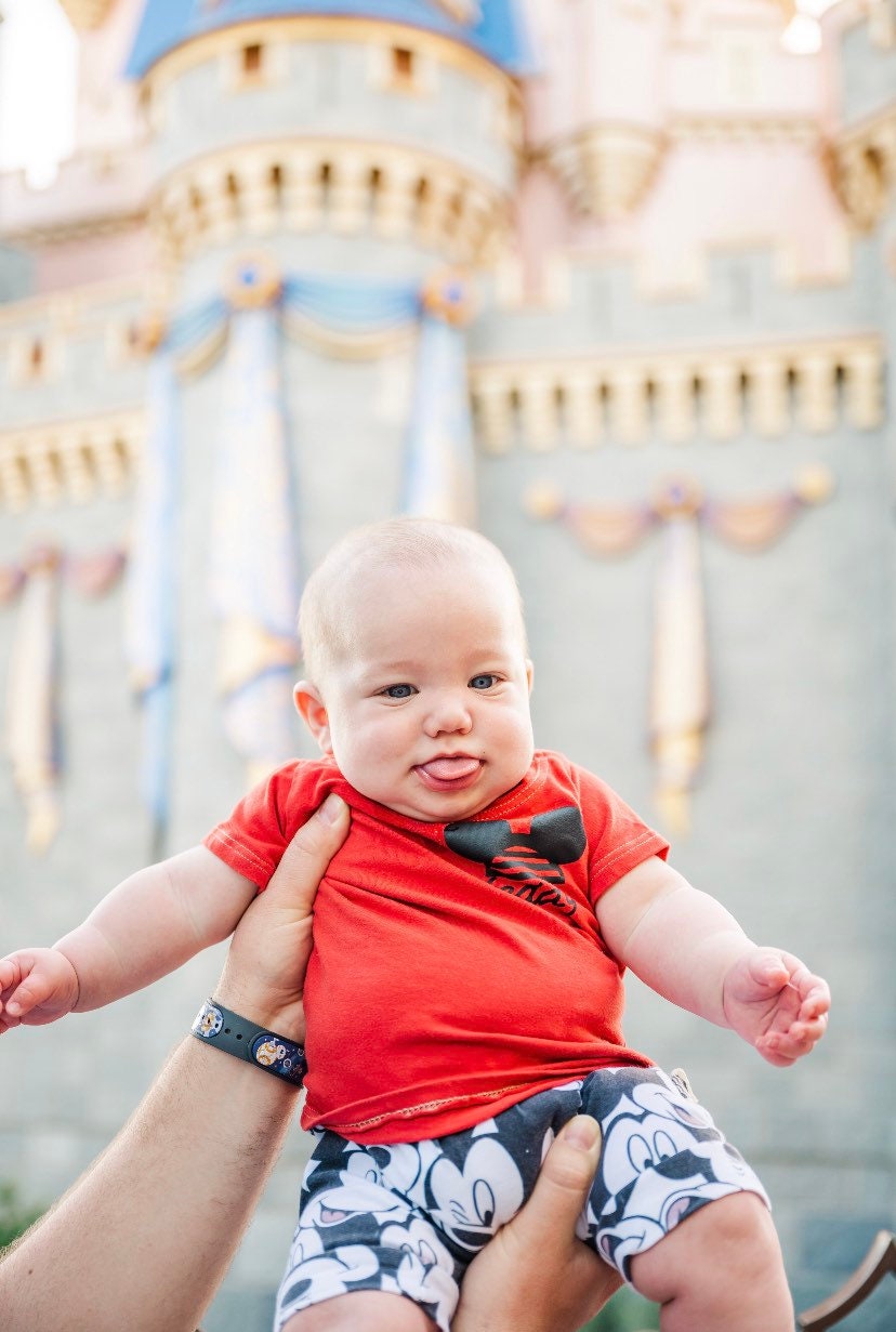 Custom Minnie Name T-shirt ,Girls Disney Set Shorts Tee,Disney Vacation Tee kids & baby Disney Outfit,Kids Mickey tshirt,Girls Disney Outfit