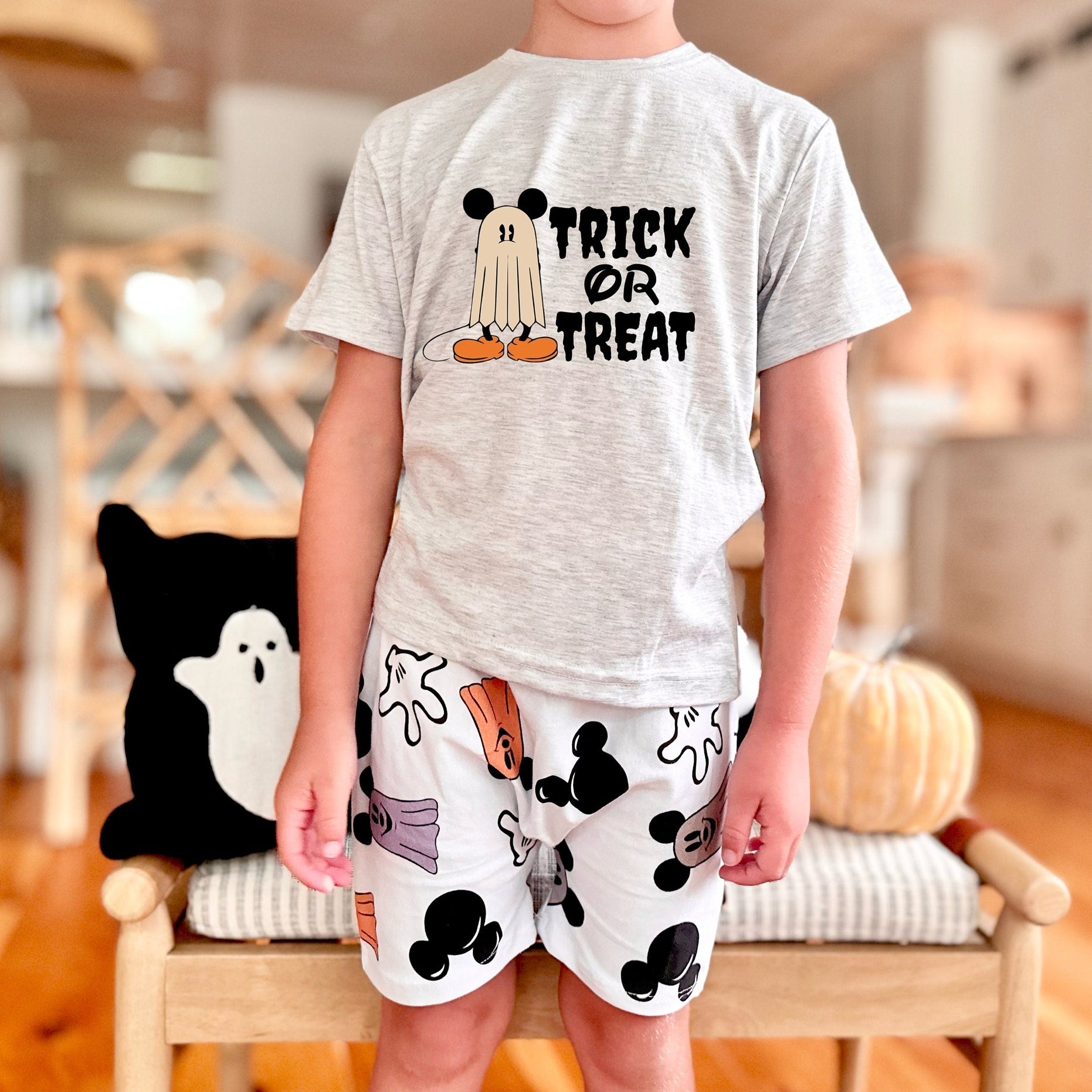 Disney Halloween Outfit , Trick or Trest Mickey Shirt Shorts,Disney Halloween Shirt, Disney Vacation Outfit, Magic Kingdom Outfit