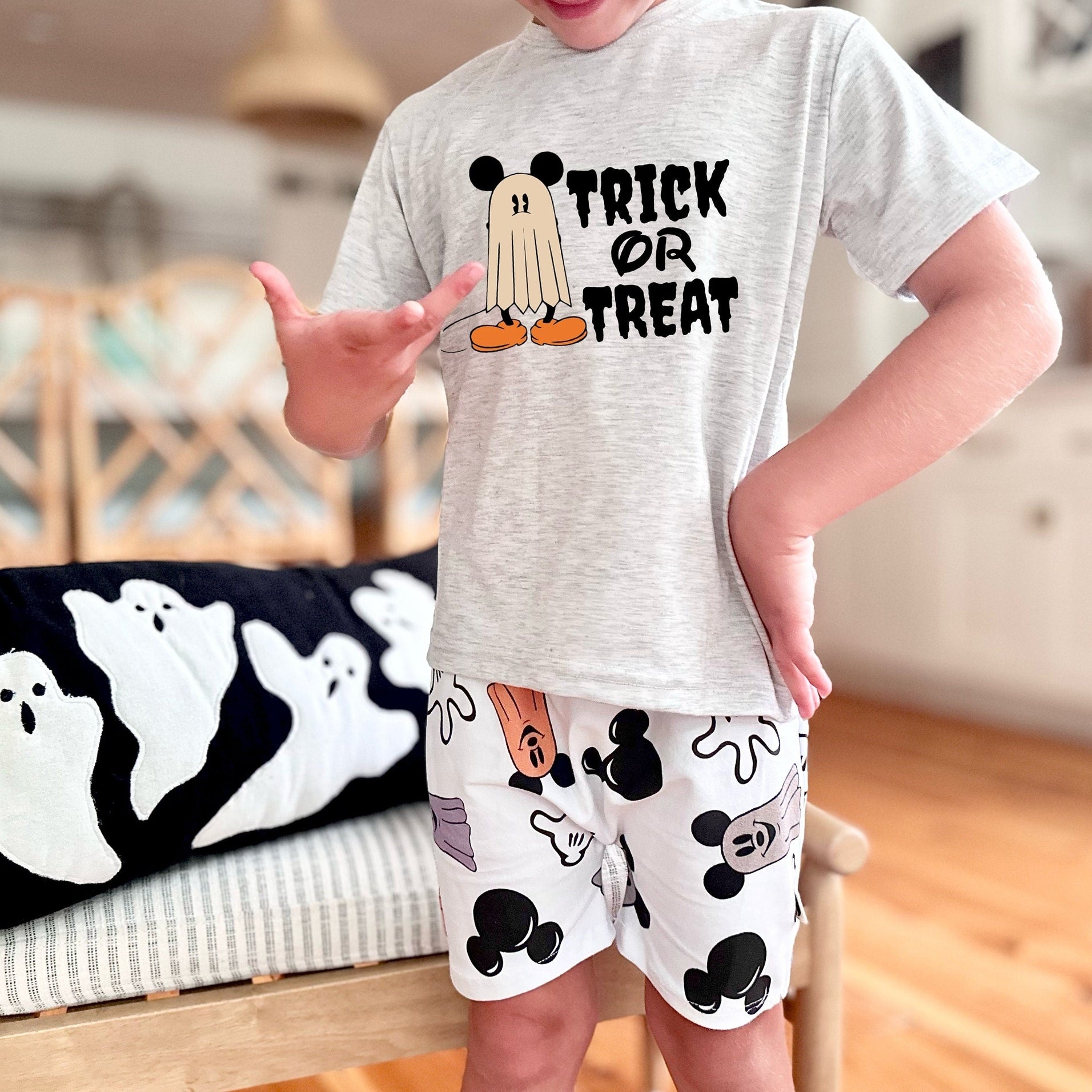 Disney Halloween Outfit , Trick or Trest Mickey Shirt Shorts,Disney Halloween Shirt, Disney Vacation Outfit, Magic Kingdom Outfit