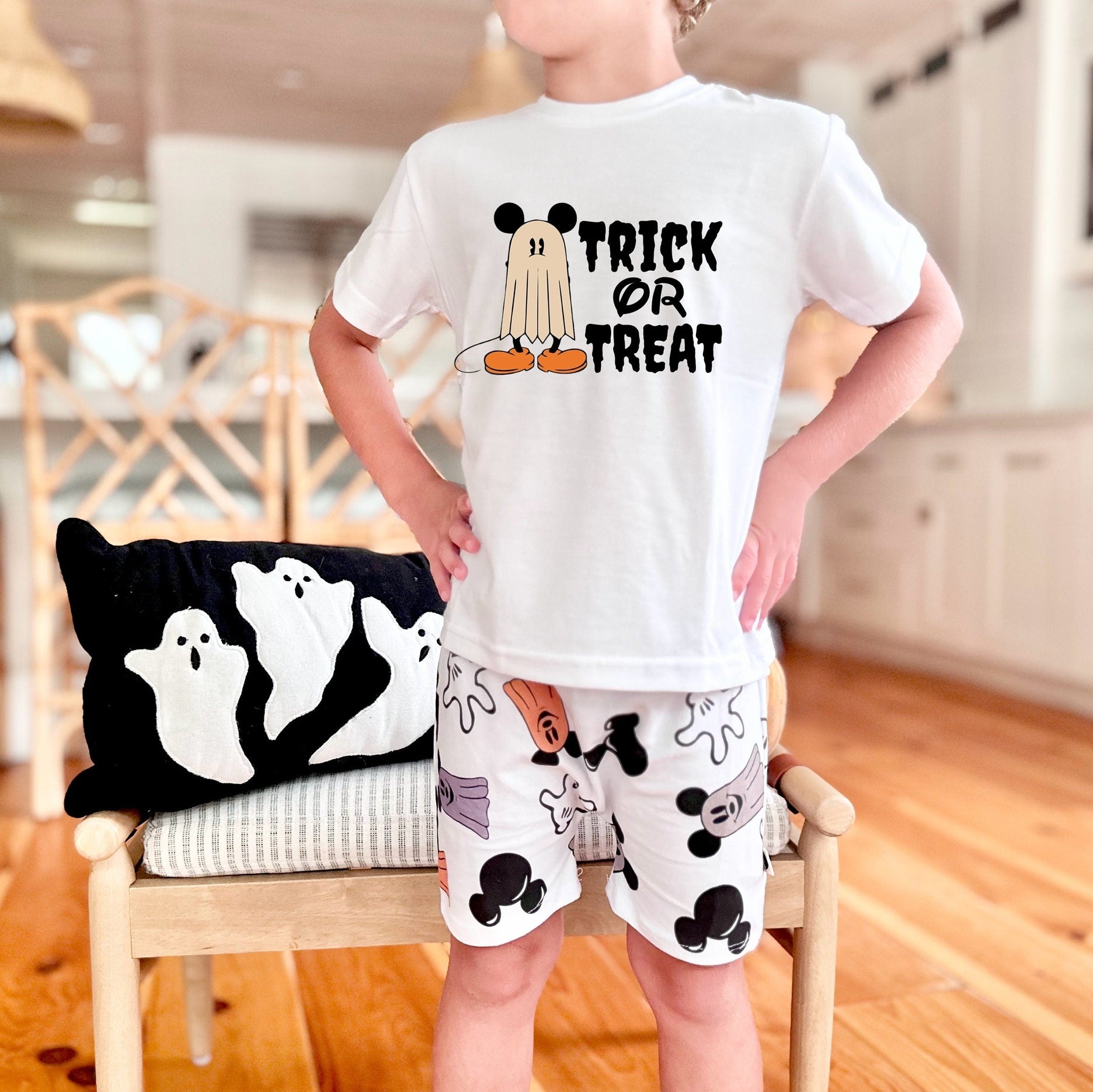Disney Halloween Outfit , Trick or Trest Mickey Shirt Shorts,Disney Halloween Shirt, Disney Vacation Outfit, Magic Kingdom Outfit
