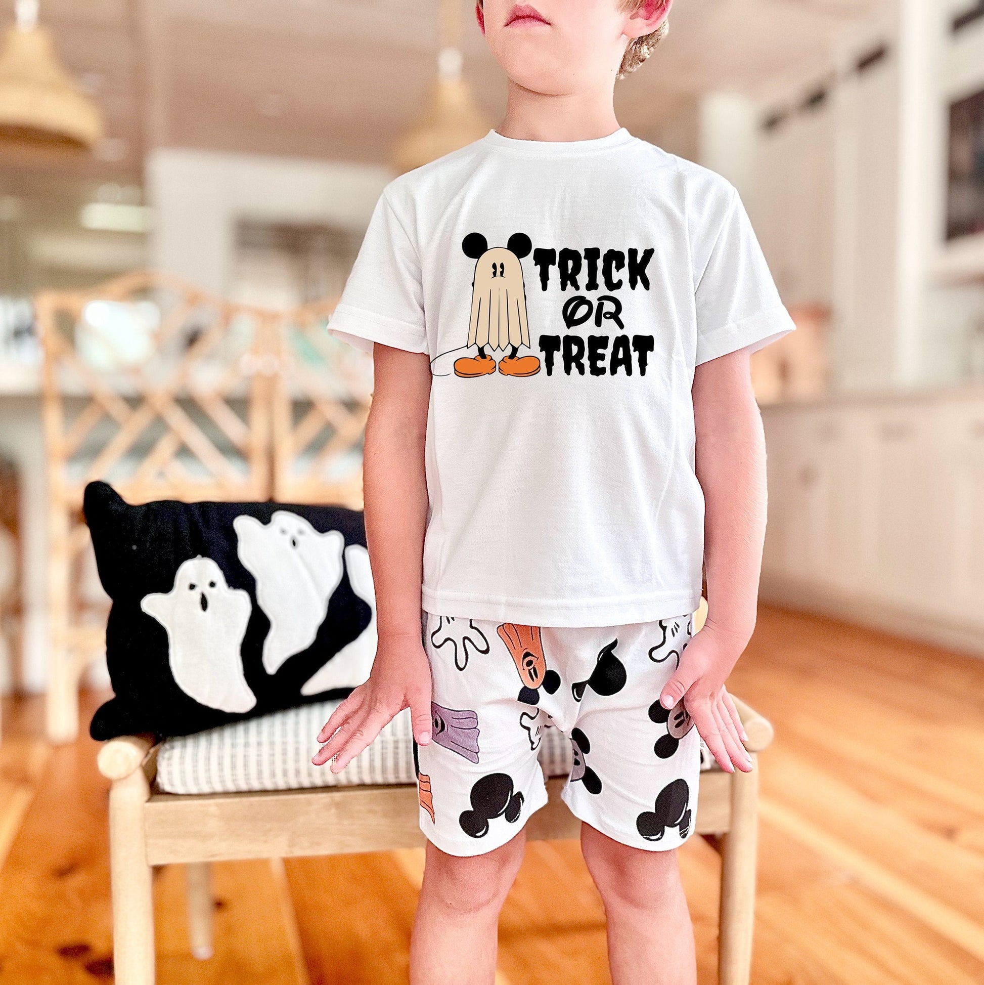 Disney Halloween Outfit , Trick or Trest Mickey Shirt Shorts,Disney Halloween Shirt, Disney Vacation Outfit, Magic Kingdom Outfit
